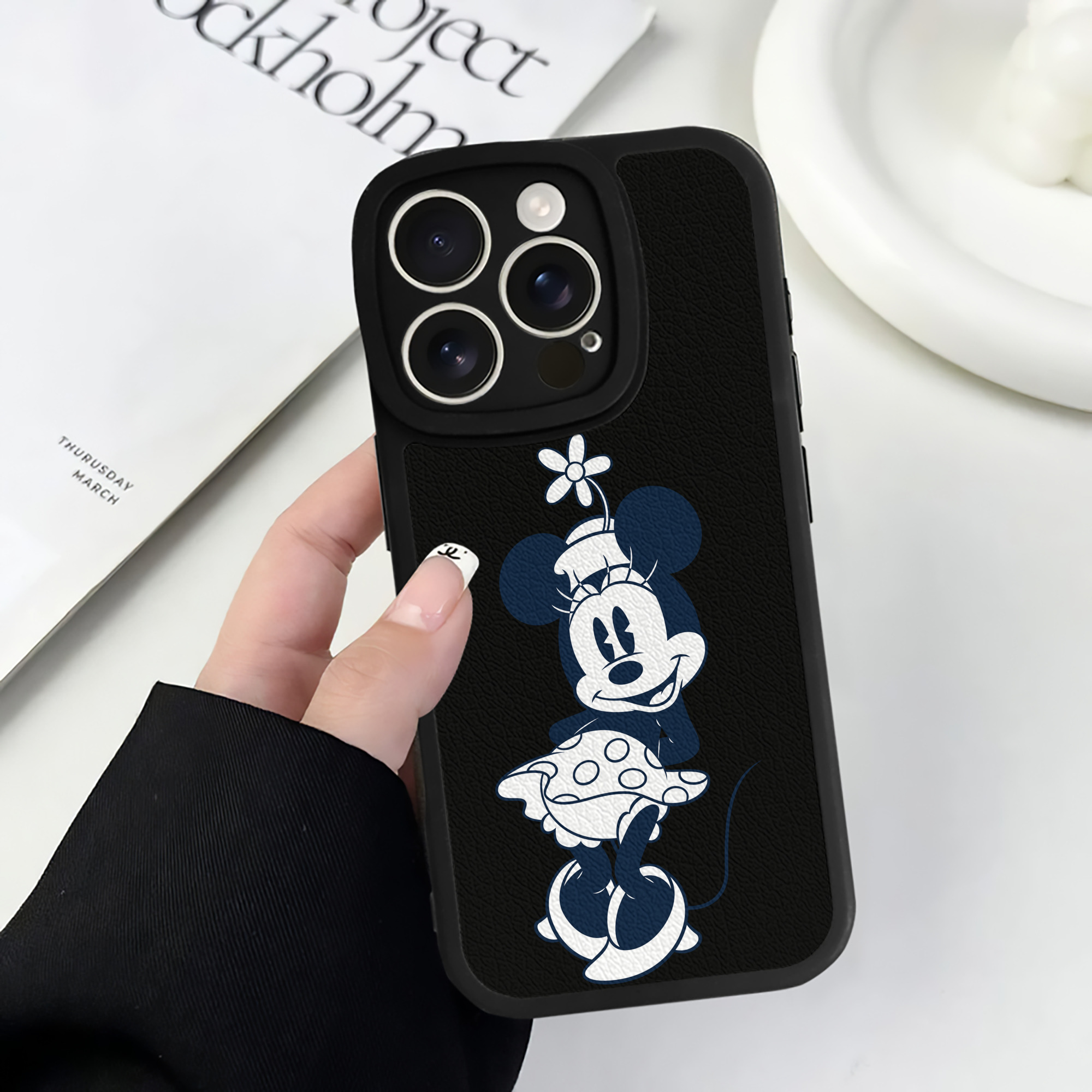 （画像用） ミッキーマウス Mickey Mouse 【iPhone 16シリーズ対応】シリコンスマホケース（レザー調） 材質：シリコン